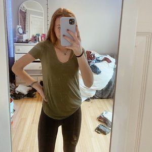 USED AMERICAN EAGLE Army Green T-Shirt. Size XS.